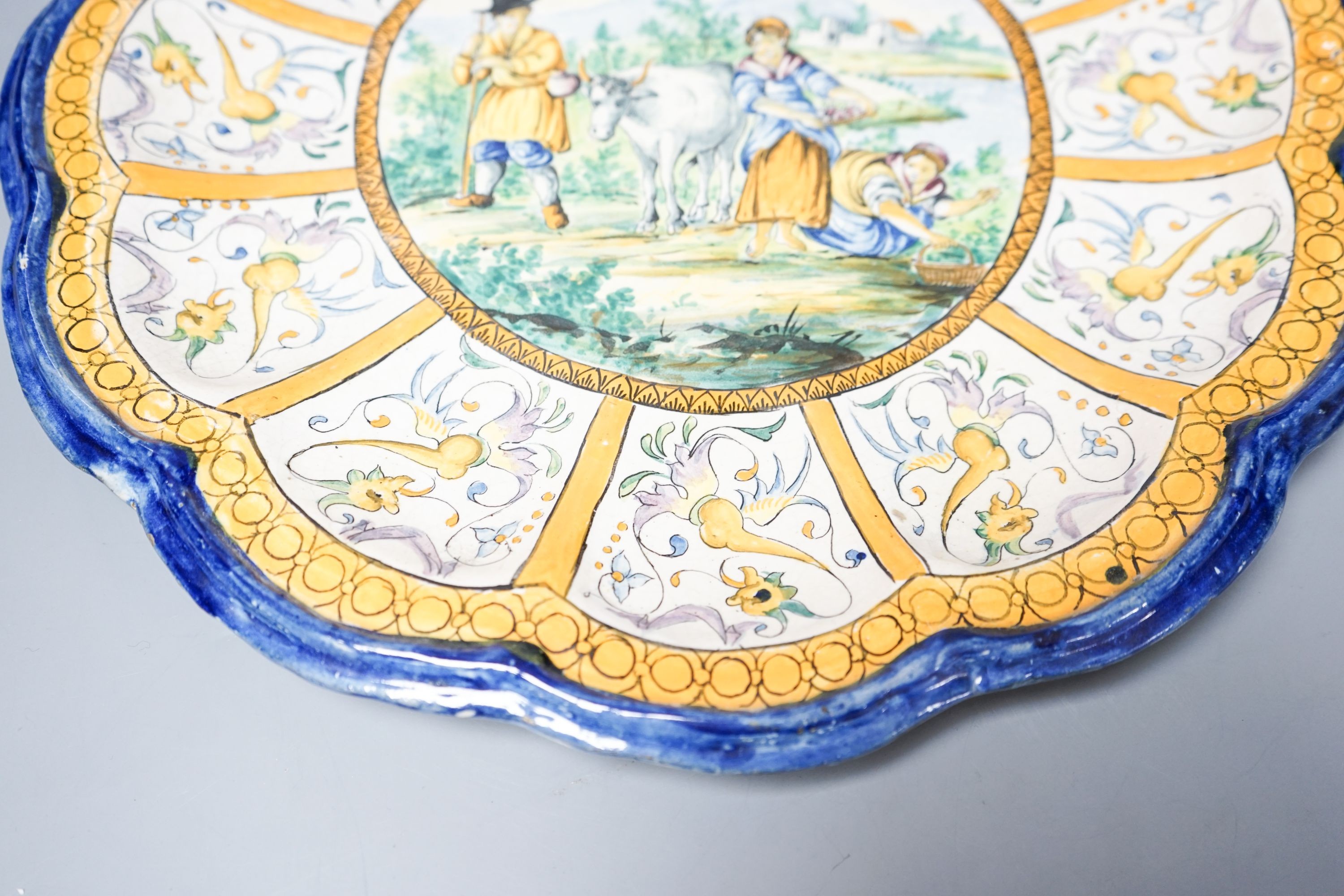 An Italian maiolica dish, 40cm